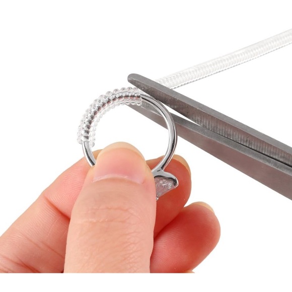 4 rings and ring sets + size adjuster bands - Picture 9 of 12